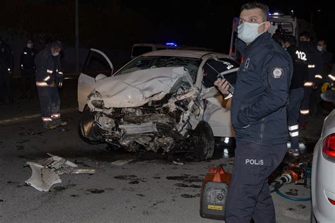 B­a­ş­k­e­n­t­t­e­ ­i­k­i­ ­o­t­o­m­o­b­i­l­ ­ç­a­r­p­ı­ş­t­ı­:­ ­5­ ­y­a­r­a­l­ı­ ­-­ ­S­o­n­ ­D­a­k­i­k­a­ ­H­a­b­e­r­l­e­r­